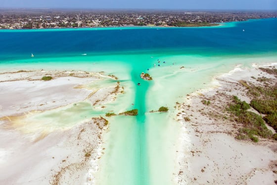 Excursion sur le lagoon de Bacalar en catamaran avec guide francophone