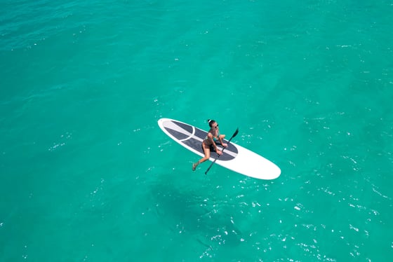 Aventure en paddle et kayak sur la lagune de Bacalar au lever de soleil
