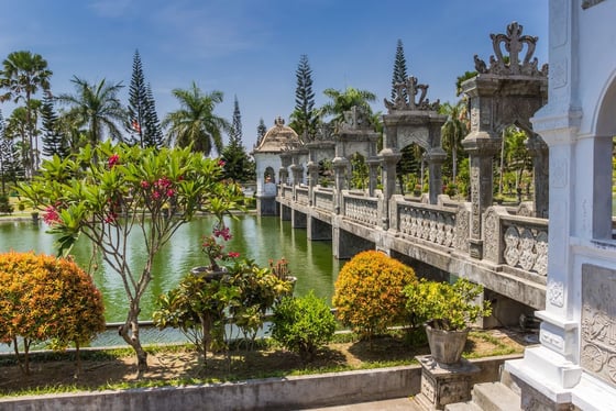 Excursion Tirta Gangga Water Palace Bali & Virgin Beach avec guide francophone